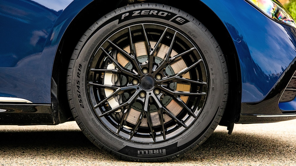 Neues Pirelli Logo auf Reifen - Neues Logo für nachhaltige Reifen