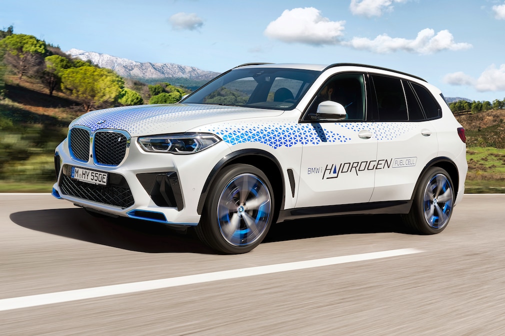 BMW iX5 Hydrogen fahrend