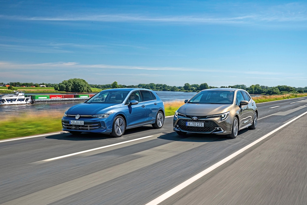 Toyota Corolla 1.8 Hybrid   VW Golf 1.5 eTSI DSG