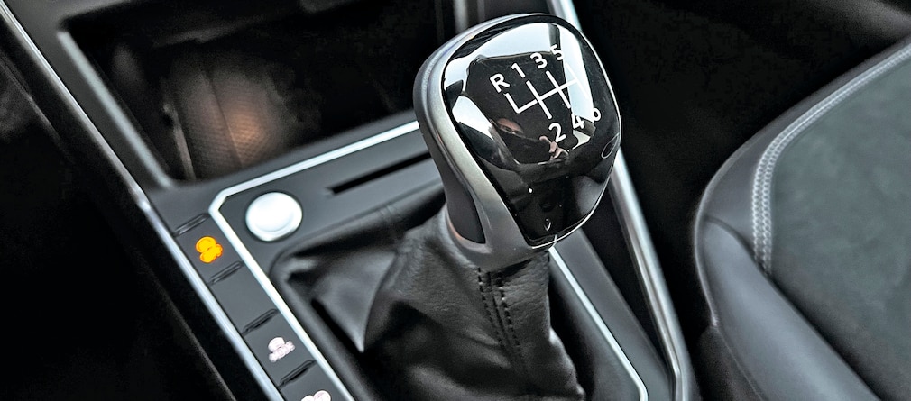 Der Schalthebel des VW Taigo