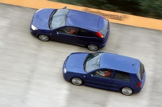 Ford Focus RS gegen VW Golf R32