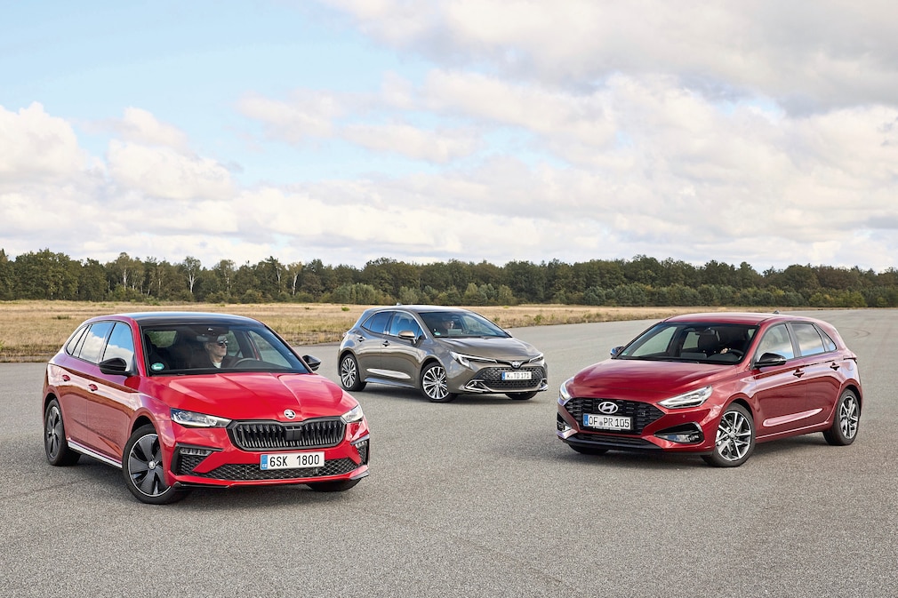 Hyundai i30 1.5 T-GDI 48V Hybrid DCT Skoda Scala 1.5 TSI ACT DSG Toyota Corolla 1.8 Hybrid