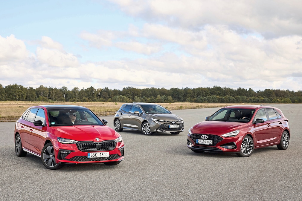 Hyundai i30 1.5 T-GDI 48V Hybrid DCT Skoda Scala 1.5 TSI ACT DSG Toyota Corolla 1.8 Hybrid