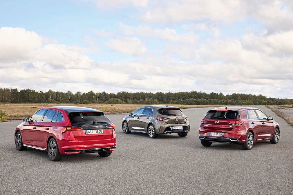 Hyundai i30 1.5 T-GDI 48V Hybrid DCT Skoda Scala 1.5 TSI ACT DSG Toyota Corolla 1.8 Hybrid
