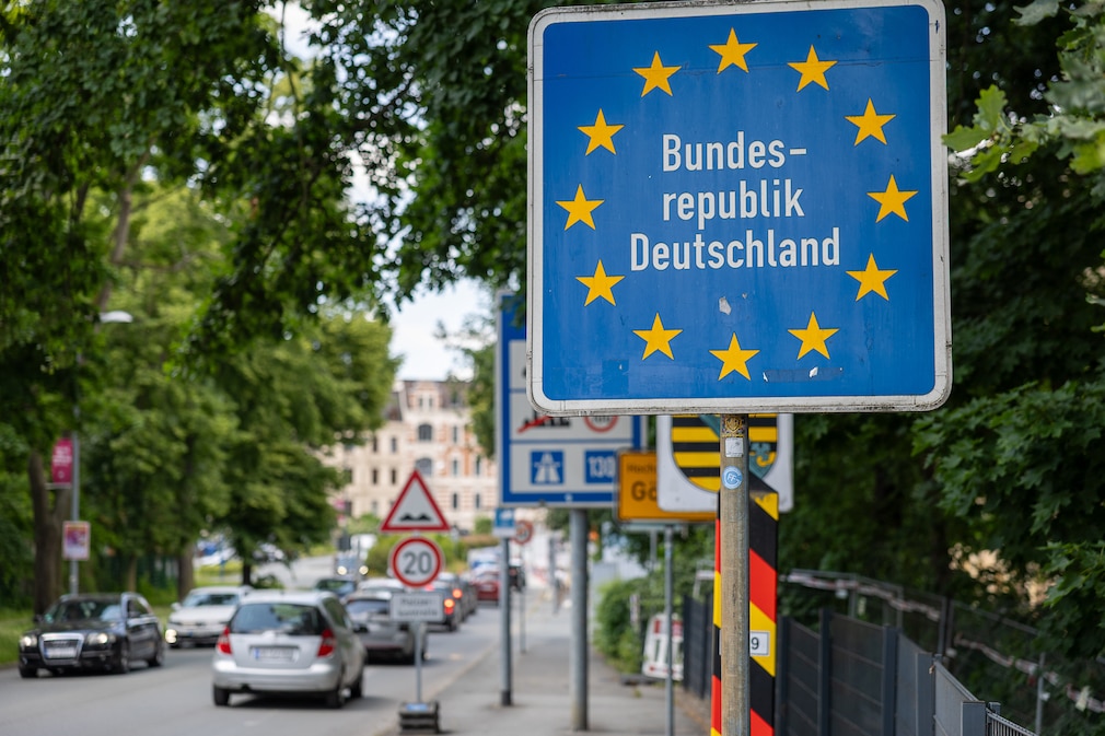 Grenzkontrollen der Bundespolizei an der Stadtbruecke Goerlitz, Goertlitz, 20.06.2025