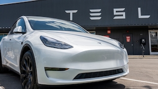 Tödlicher Tesla-Unfall wirft erneut Fragen zur Fahrzeugsicherheit auf