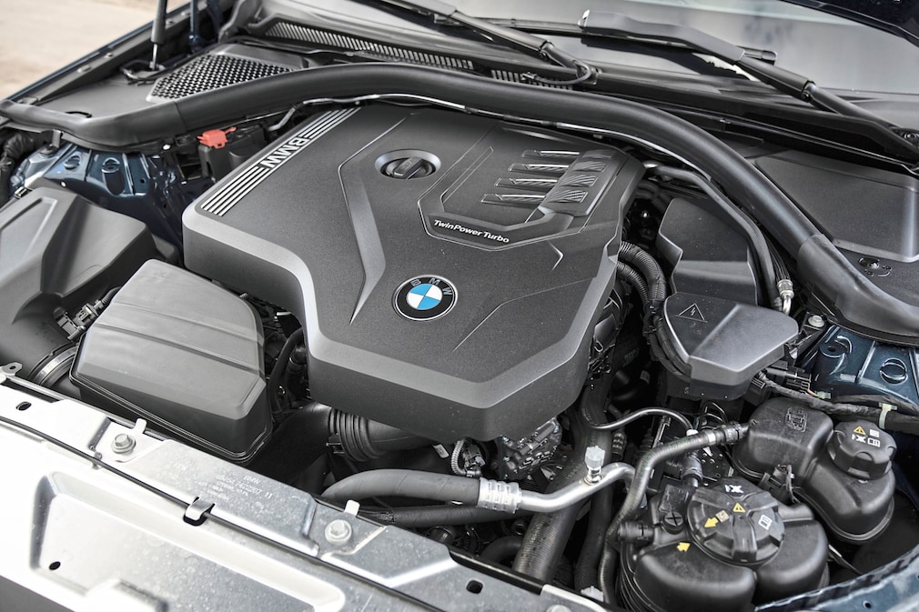 BMW 330i xDrive Touring