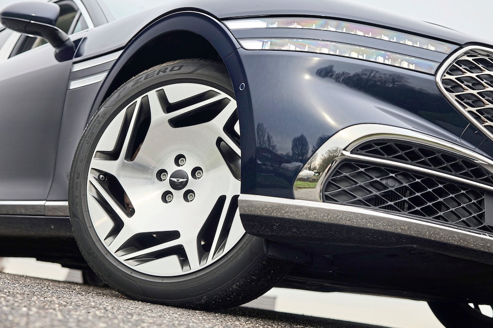 Genesis G90 LWB
