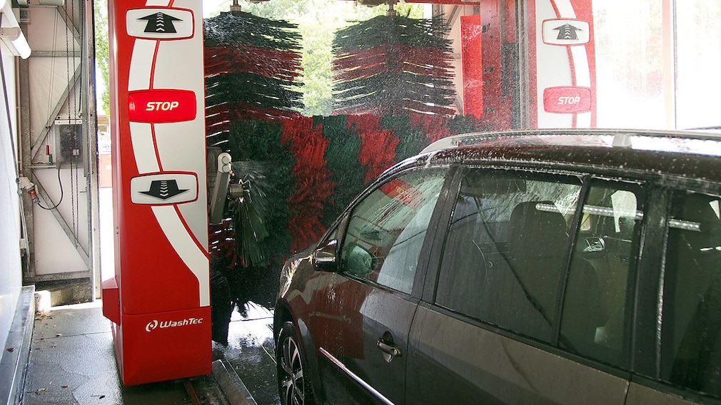 Ratgeber Reinigung - Autopflege in der Waschanlage