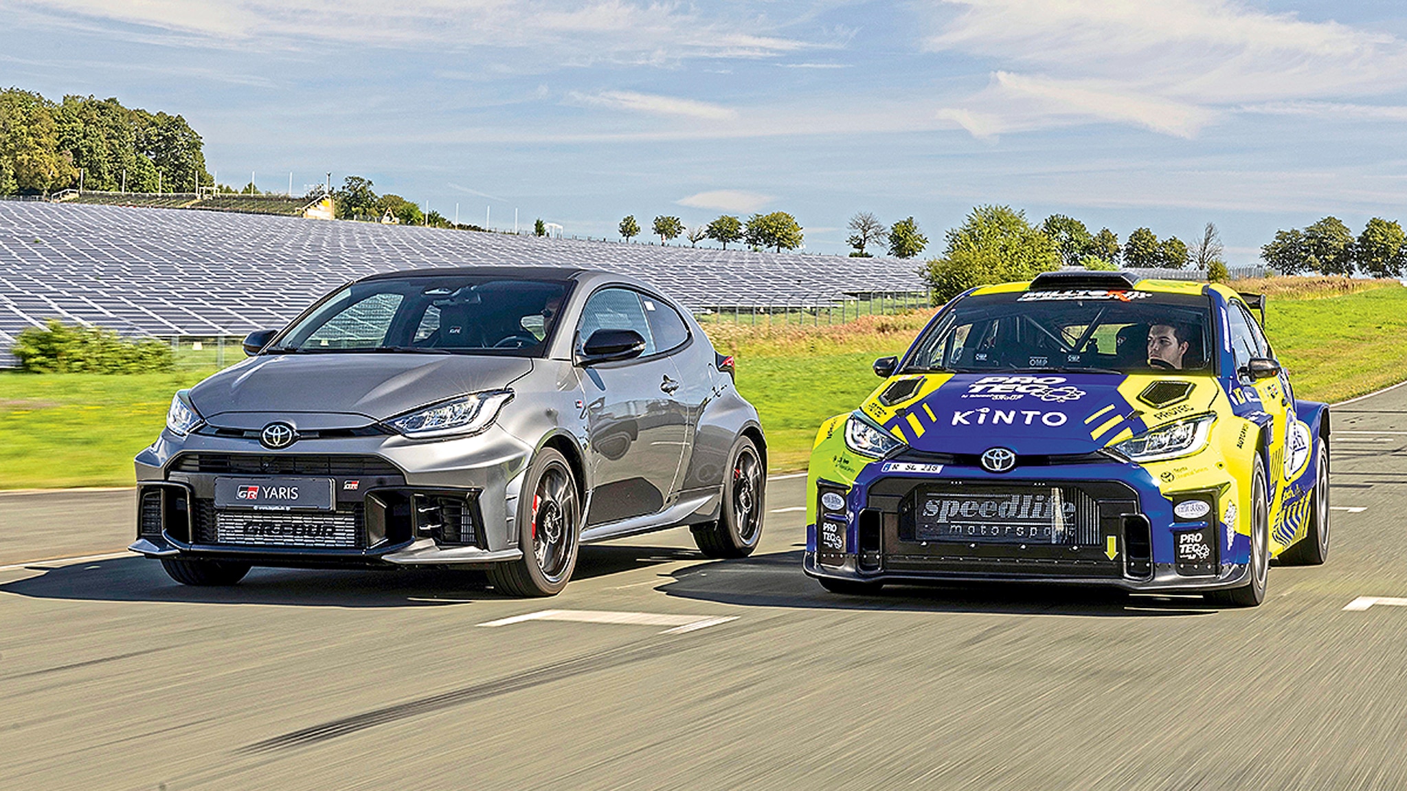 Kompaktsportler-trifft-Rallyeauto-Yaris-Tag
