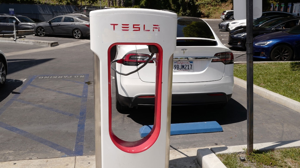 Tesla Supercharger