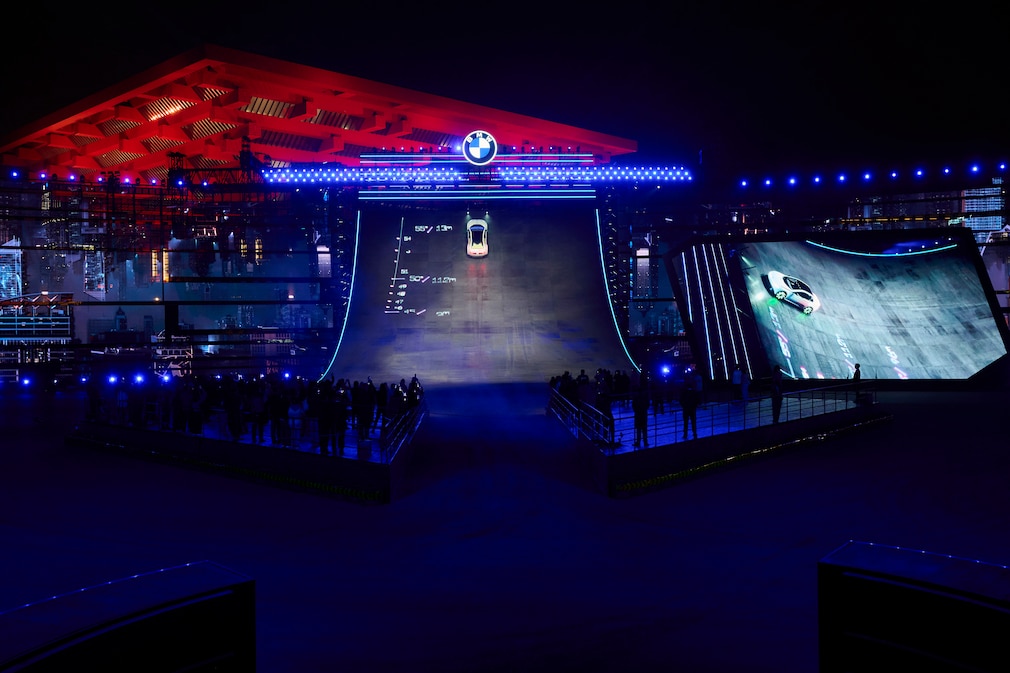 BMW Vision Driving Experience fährt Wand hoch