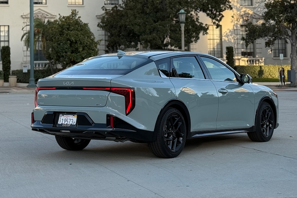 Kia K4