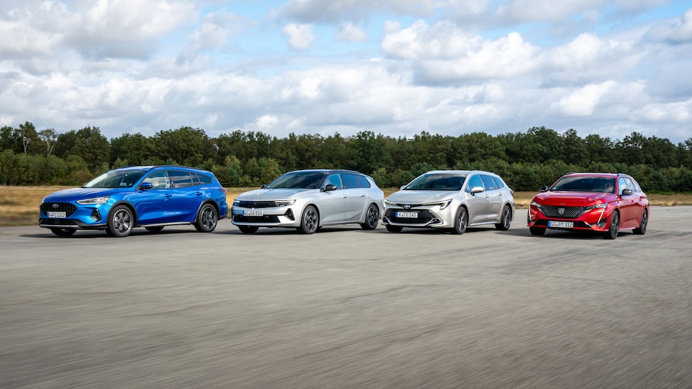 Ford Focus Turnier 1.0 EcoBoost Hybrid Opel Astra Sports Tourer 1.2 T Hybrid Peugeot 308 SW Hybrid 136 Toyota Corolla Touring Sports 1.8 l Hybrid