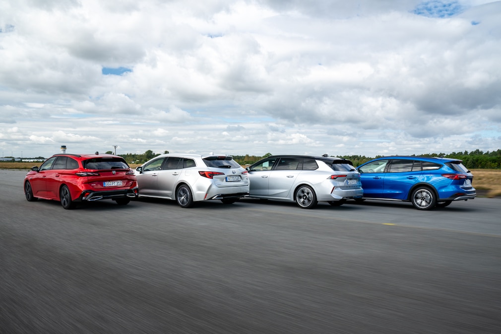 Ford Focus Turnier 1.0 EcoBoost Hybrid Opel Astra Sports Tourer 1.2 T Hybrid Peugeot 308 SW Hybrid 136 Toyota Corolla Touring Sports 1.8 l Hybrid