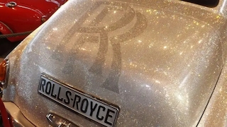 Dieser Rolls-Royce ist mit echten Swarovski-Steinen besetzt!