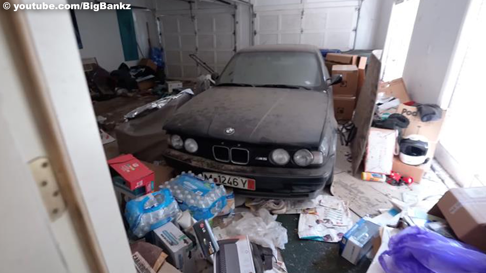 Dieser-BMW-M5-E34-wurde-jahrelang-in-einer-Garage-vergessen
