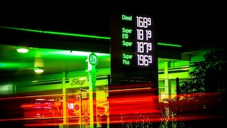 Prognosen deuten auf günstigeres Tanken in 2025 hin