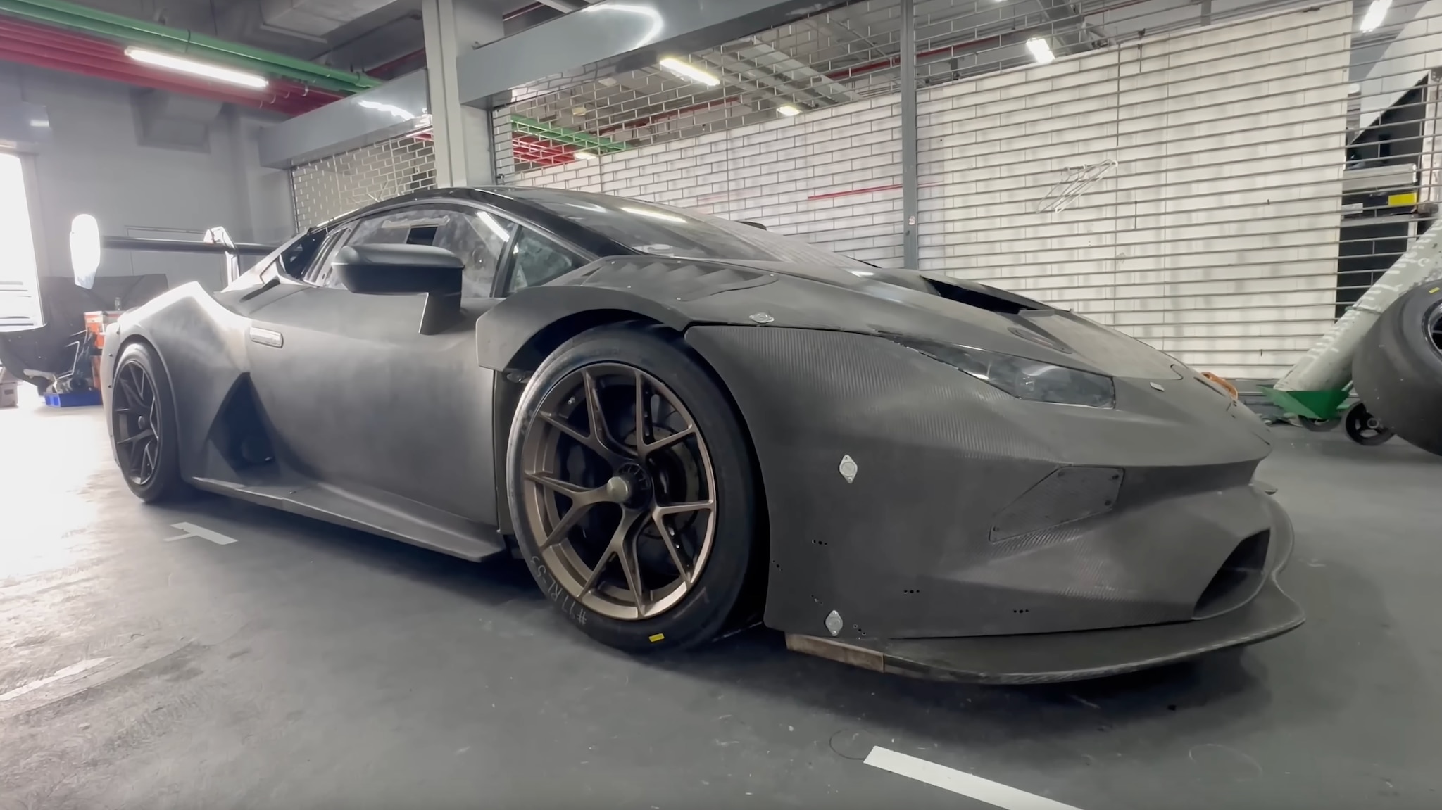 Kein-Scherz-Lamborghini-Hurac-n-mit-Honda-Vierzylinder