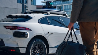Gefangen im Robo-Taxi: Ein Passagier erlebt unfreiwillige Spritztour