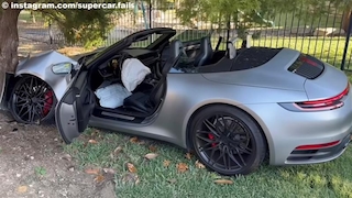 Porsche 911 Cabrio macht sich selbstständig und crasht