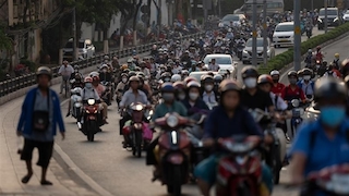 Vielbefahrene Straße in Vietnam