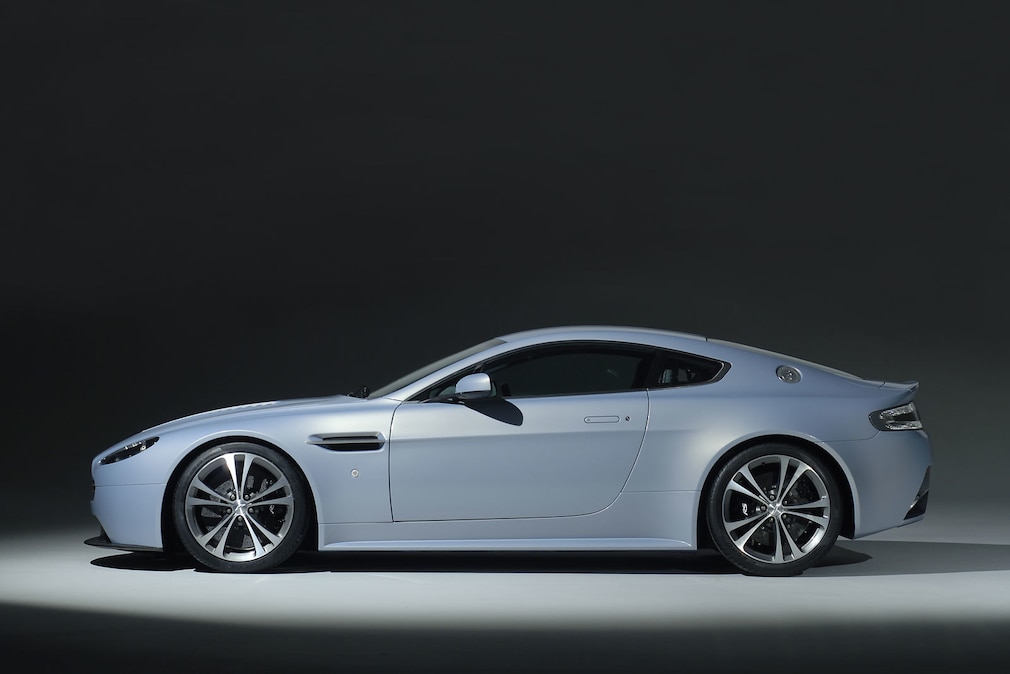 Aston Martin V12 Vantage RS Concept
