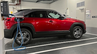 Mazda MX-30 an Ladestation