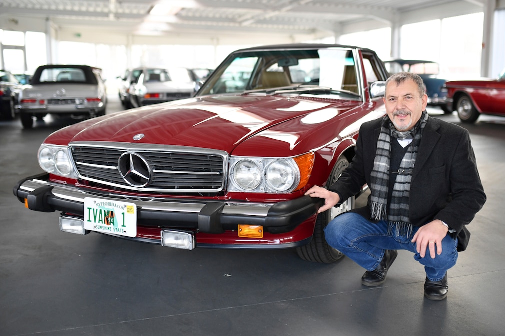Firat Baz aus Waghäusel möchte den Mercedes 560 SL von Ivana Trump verkaufen.