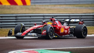 So sieht Hamilton im Ferrari aus