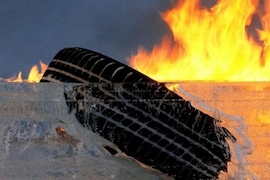 Zwölf Winterreifen der Dimension 195/65 R 15 T