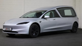 Tesla Model 3 Leichenwagen zu verkaufen