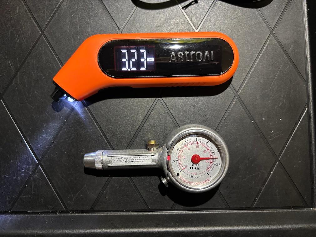 Reifenprüfer Test