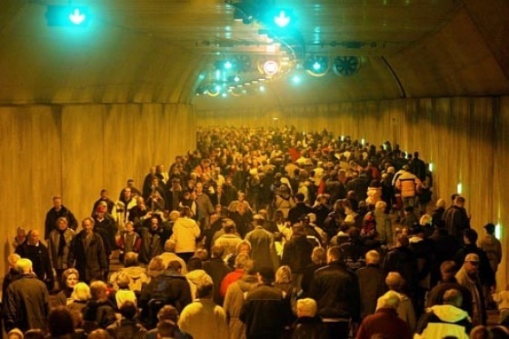 Besucherstau vorm Elbtunnel