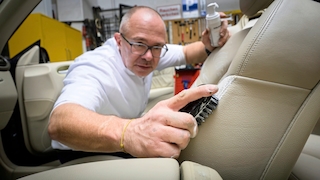Lederaufbereitung beim Mercedes CLK Cabrio