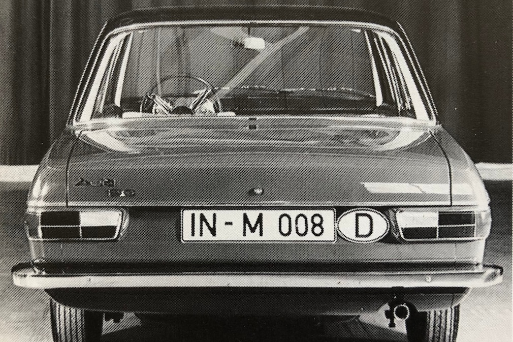 Audi 100 Prototyp mit Schriftzug "Audi 90".