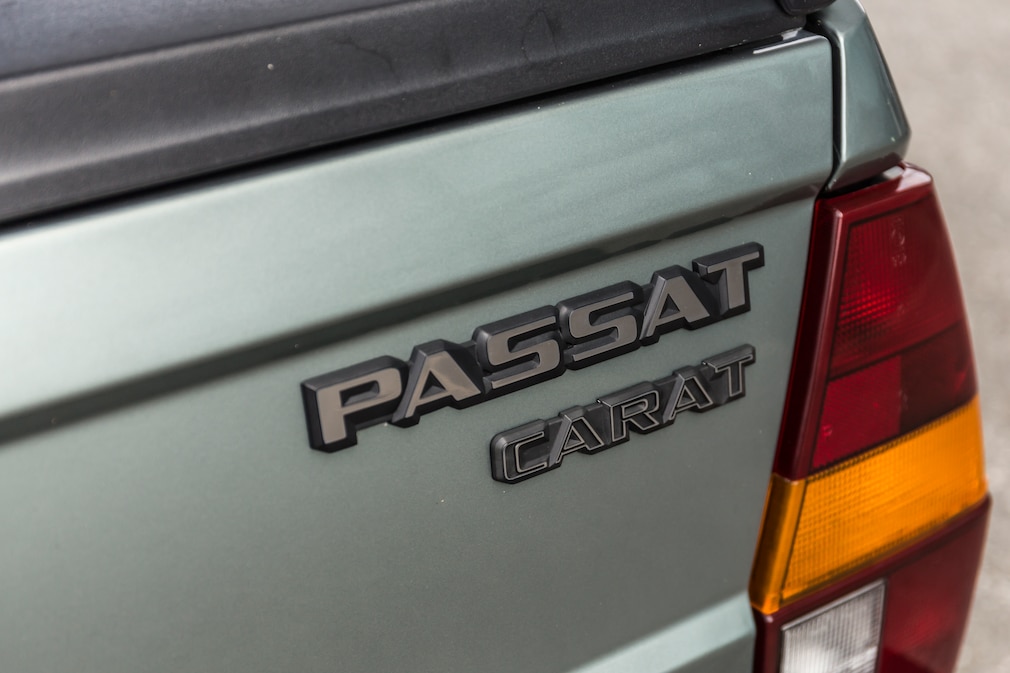 Typenlogo des VW Passat Carat.