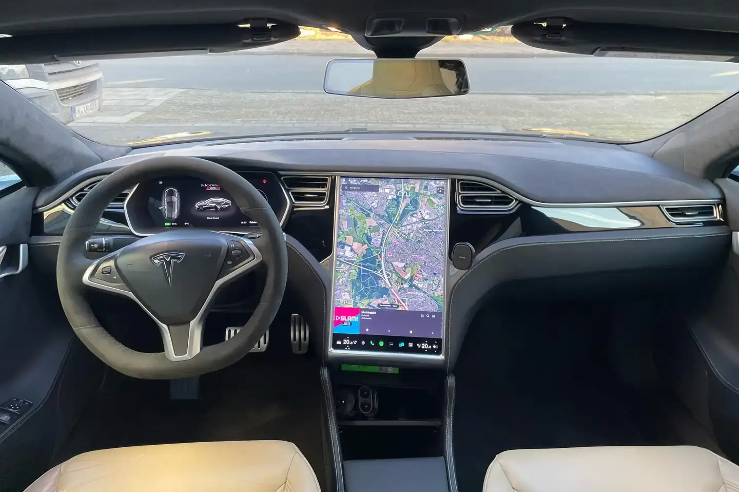 Tesla Model S Gebrauchtwagen Innenraum