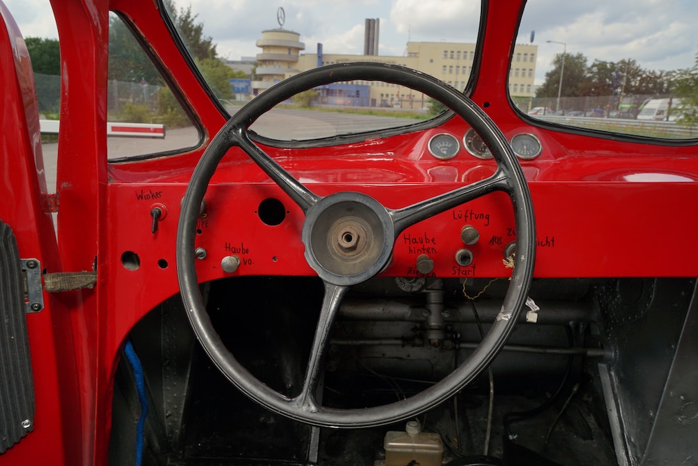 Cockpit des Leichtbau Maier.