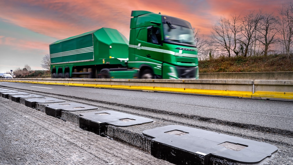 Induktives, induktiv, laden, induktives laden, frankreich, teststrecke, autobahn, vinci autoroutes