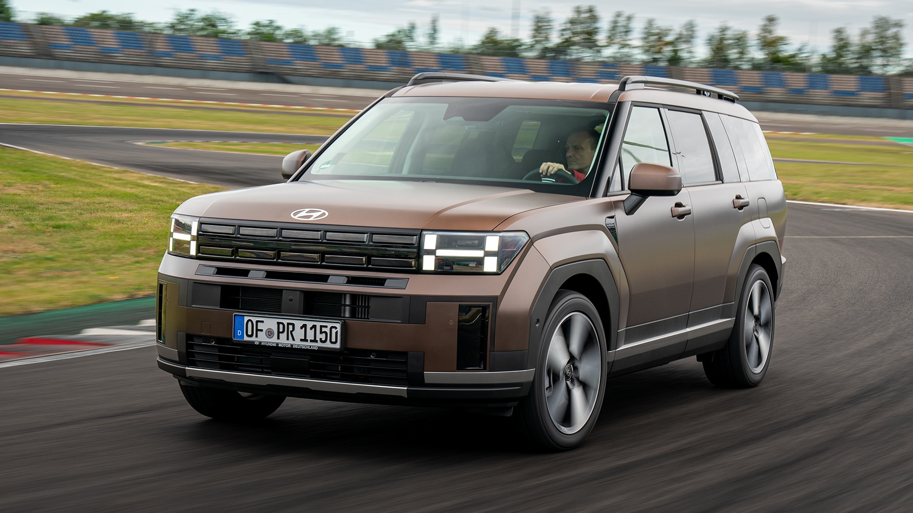Hyundai-SUV-Gigant-Santa-Fe-ist-einen-Wohlf-hloase-auf-R-dern
