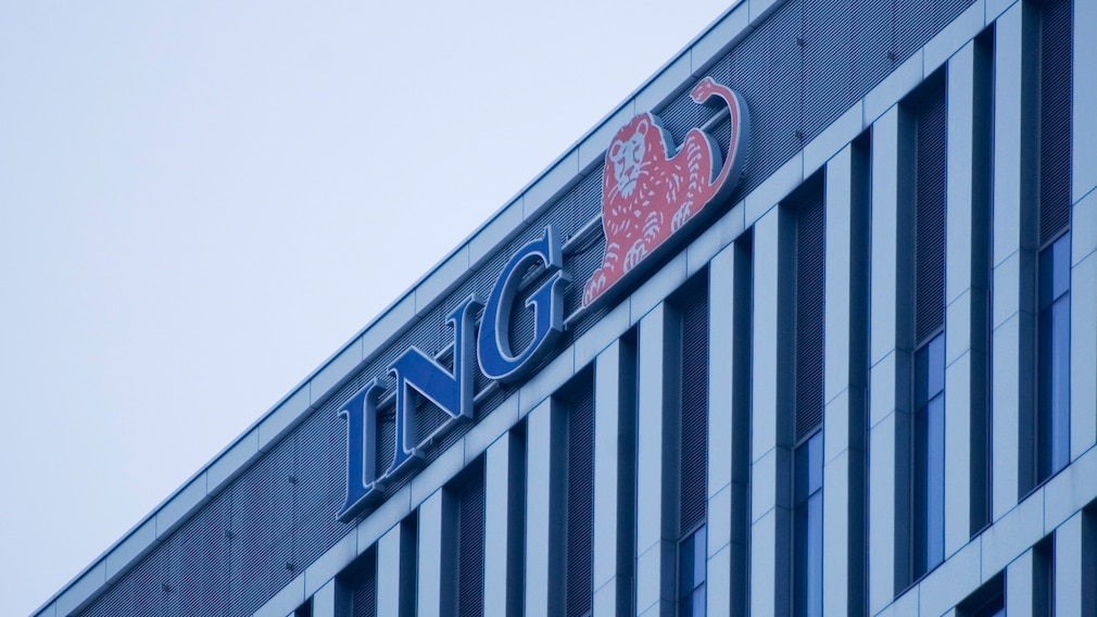 Gebäude der ING mit Firmenlogo