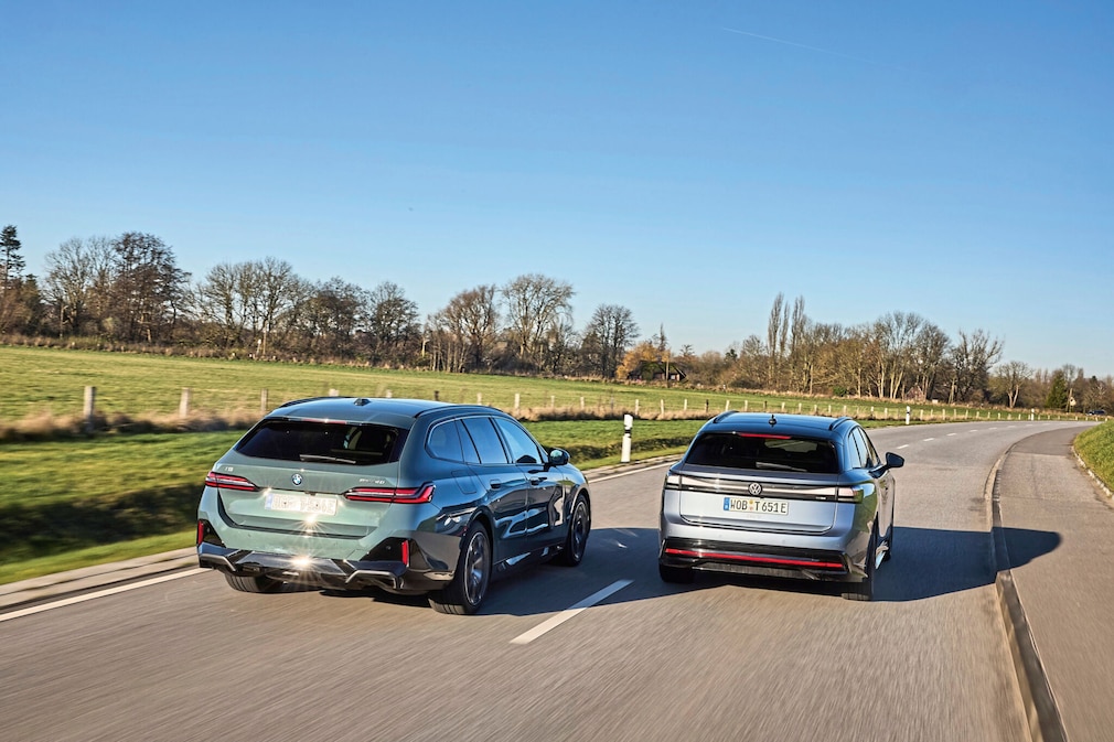 BMW i5 eDrive40 Touring VW ID.7 Tourer Pro