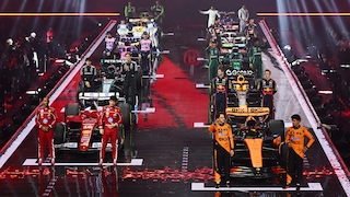 Ferrari-Star Hamilton umjubelt, Buhrufe für Red Bull