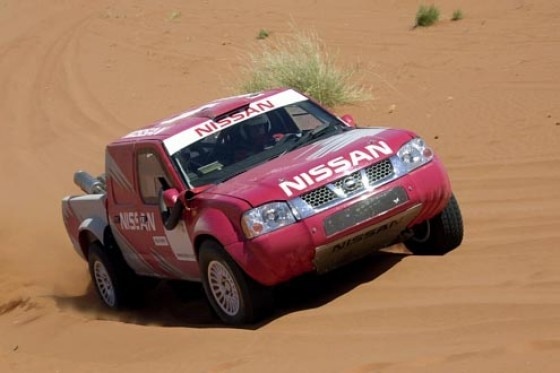 Nissan mit fünf Werksautos bei der Dakar 2003