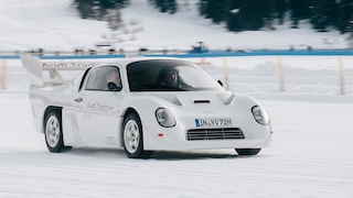Audi quattro Gruppe S fährt auf dem zugefrorenen See in St. Moritz
