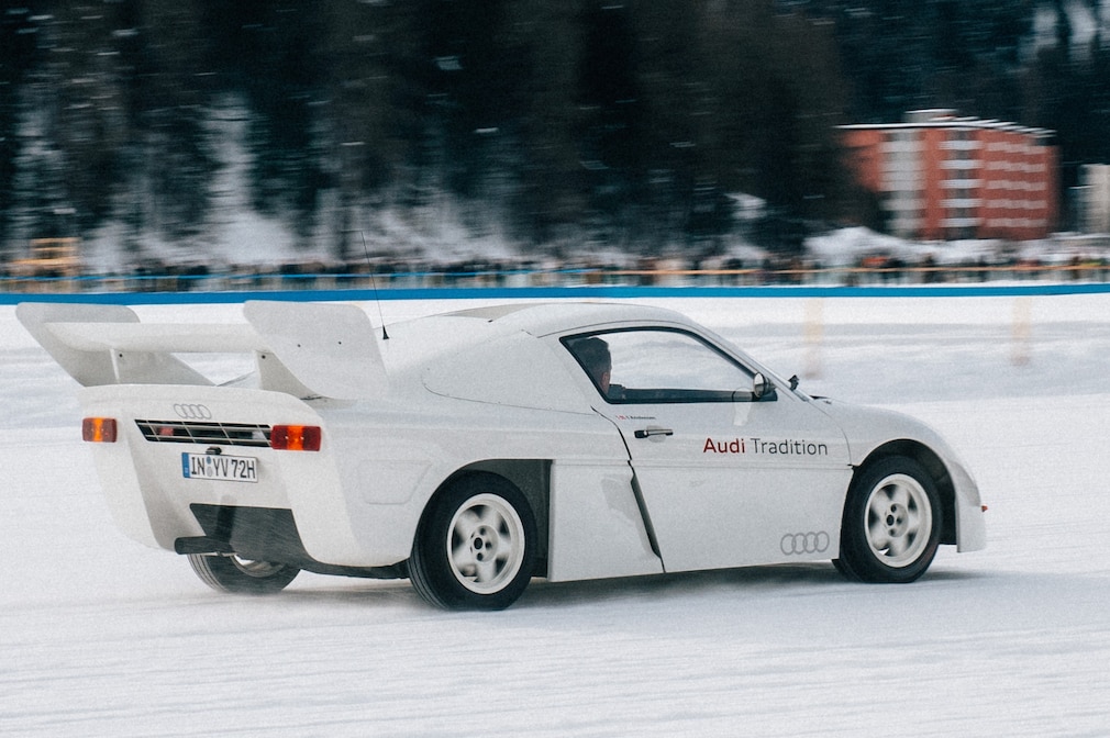 Audi quatttro Gruppe S auf dem Eis von schräg hinten