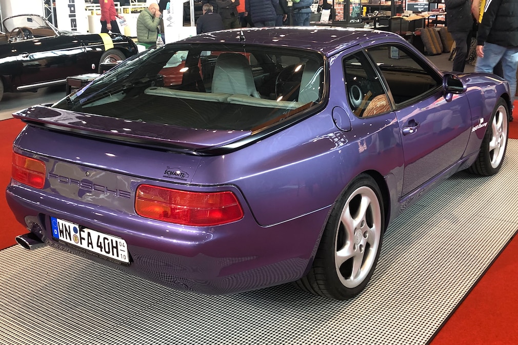 Porsche 968 schräg von hinten