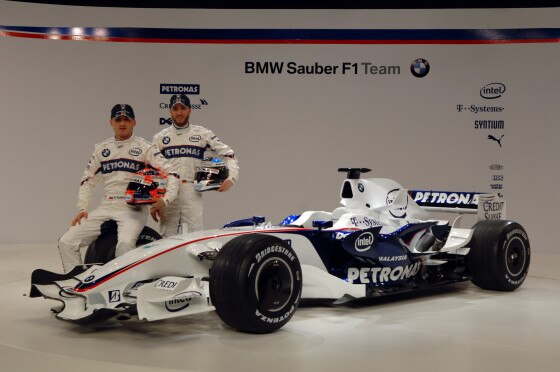 Robert Kubica (links) und Nick Heidfeld wollen 2008 mit ihrem neuen Arbeitsgerät den ersten Formel-1-Sieg für BMW verwirklichen.
