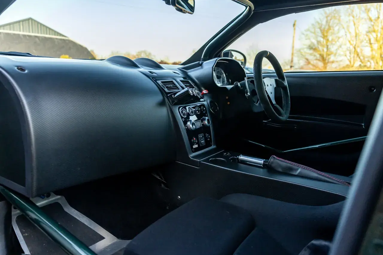 2018er Aston Martin Cygnet mit V8